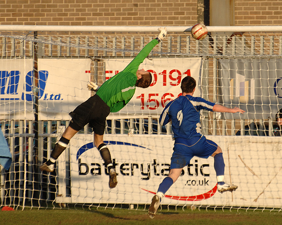photo of south shields goal keeper Nathan Wright