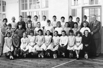 old photograph of Mowbray School in the 1960s